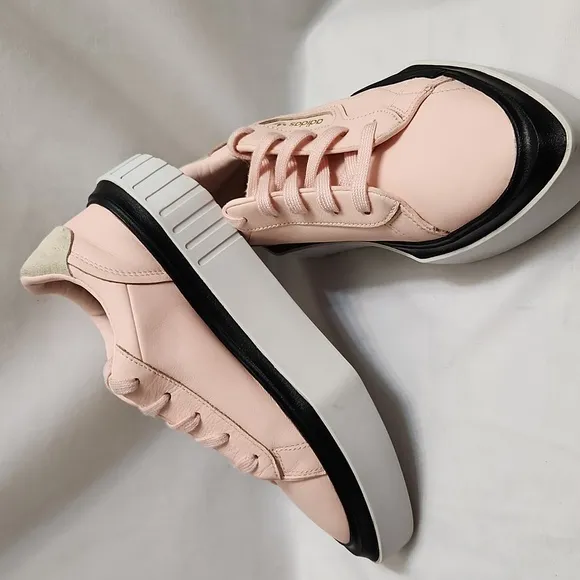 Adidas Sleek Pointed Toe Lace-up sneakers (womens size 6.5)