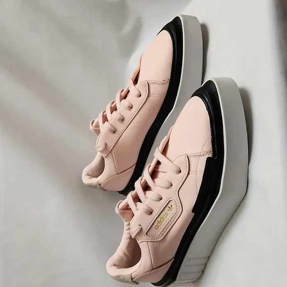 Adidas Sleek Pointed Toe Lace-up sneakers (womens size 6.5)