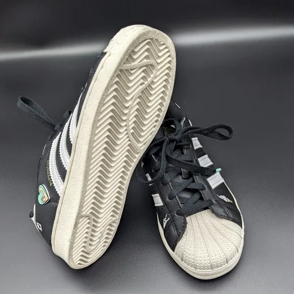 Adidas Superstar Empowering Graphics Sneakers