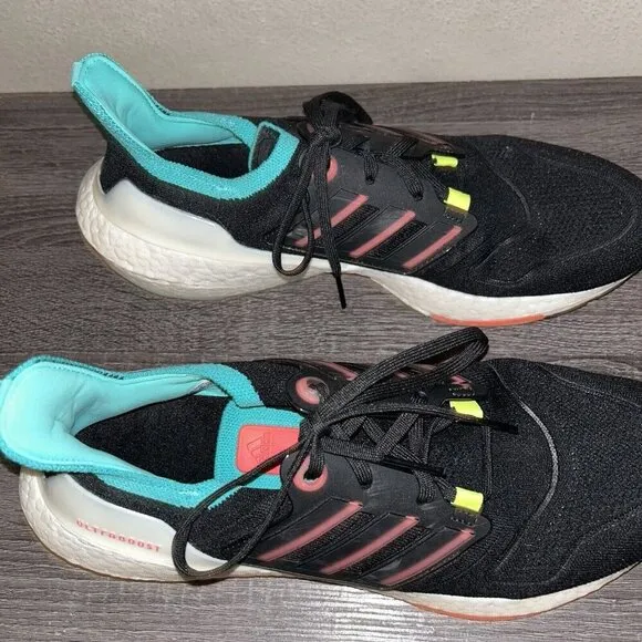 Adidas Ultraboost Black/ Mint Green Low Top Athletic Comfort Sneakers Size 11.5