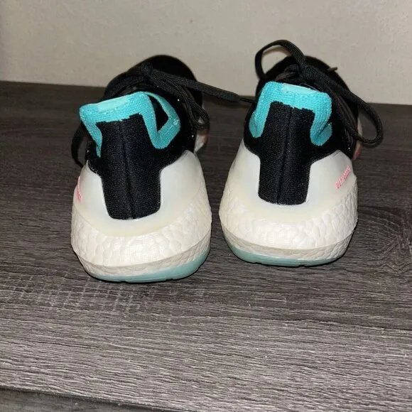 Adidas Ultraboost Black/ Mint Green Low Top Athletic Comfort Sneakers Size 11.5
