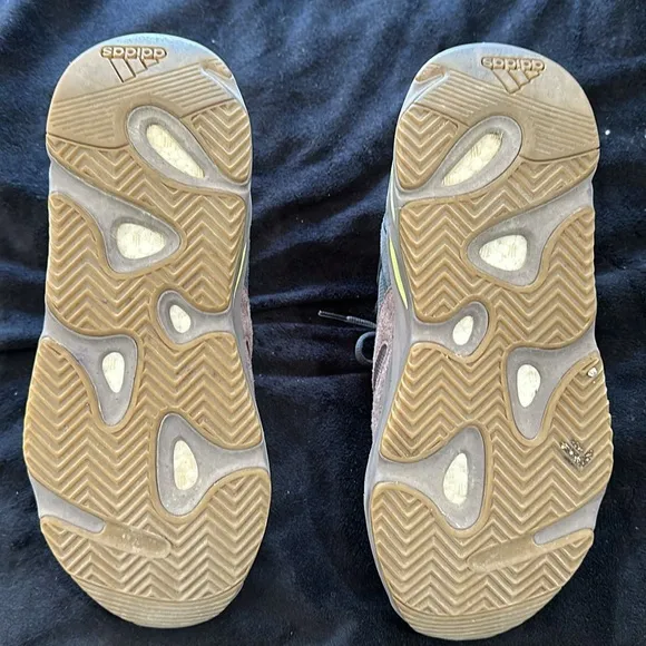 Adidas Yeezy Boost 700 men’s brown low top sneakers