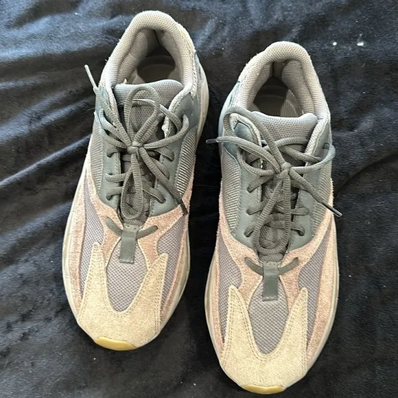 Adidas Yeezy Boost 700 men’s brown low top sneakers
