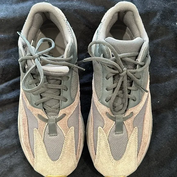 Adidas Yeezy Boost 700 men’s brown low top sneakers