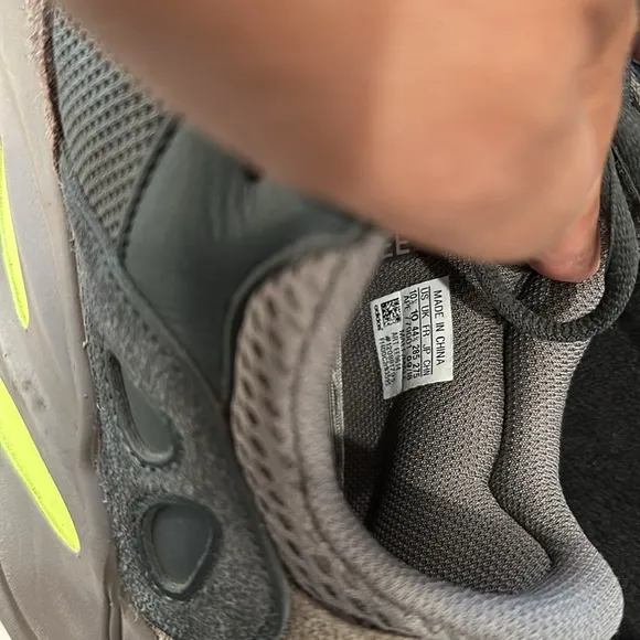 Adidas Yeezy Boost 700 men’s brown low top sneakers