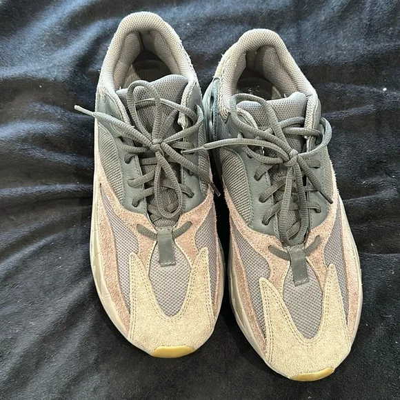 Adidas Yeezy Boost 700 men’s brown low top sneakers