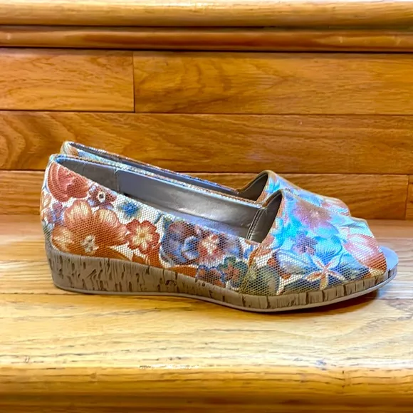 AEROSOLES Floral Leather Slip-Ons Loafers Size 7W