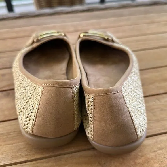 Aerosoles | Natural Big Bet Flat - Women 9