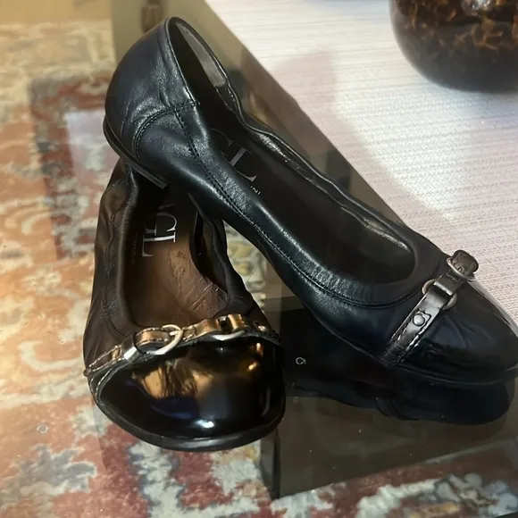 AGL Attilio Giusti Leombruni black cap toe ballet flats, size 41