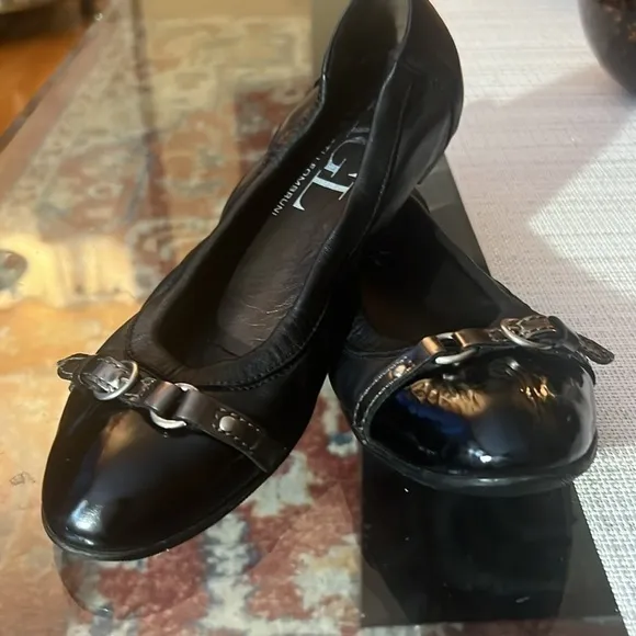 AGL Attilio Giusti Leombruni black cap toe ballet flats, size 41