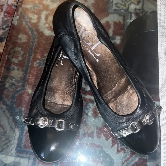 AGL Attilio Giusti Leombruni black cap toe ballet flats, size 41