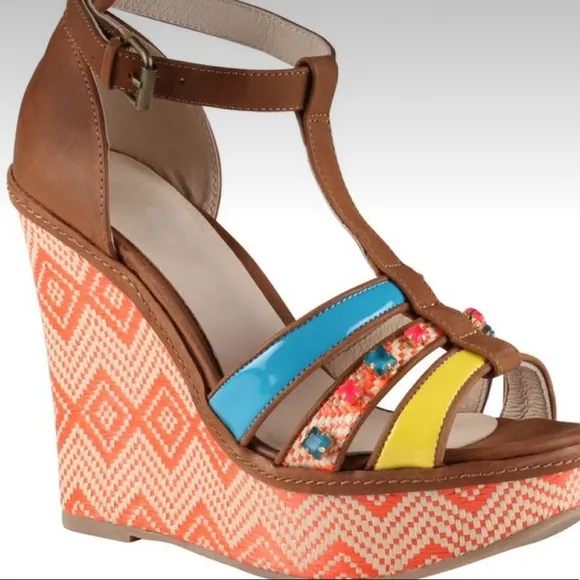 Aldo wedges ReVa beautiful summer colors stand out in these sexy sandals