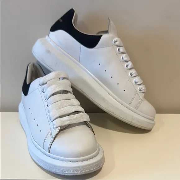 Alexander McQueenOversized Sneakers White/Black size 38