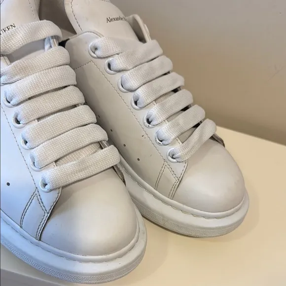 Alexander McQueenOversized Sneakers White/Black size 38