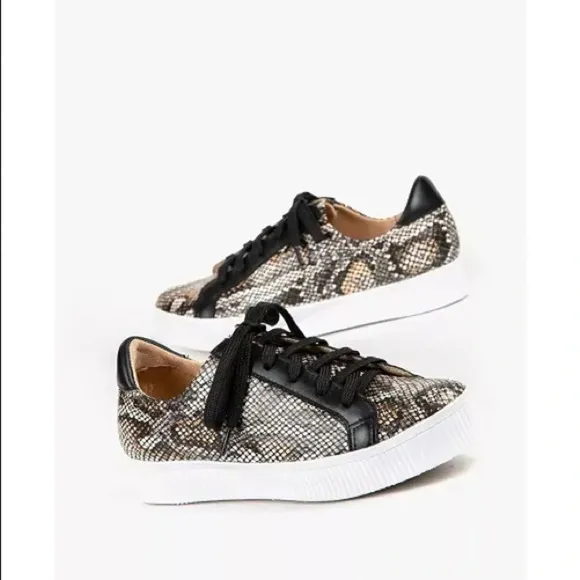 ALL BLACK Exotic Platform Trainer Sneakers