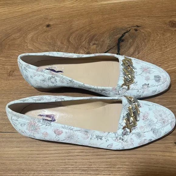 Amalfi by Rangoni Ostee White Brush Jardin Leather Flats Size 5.5 Reg. $235