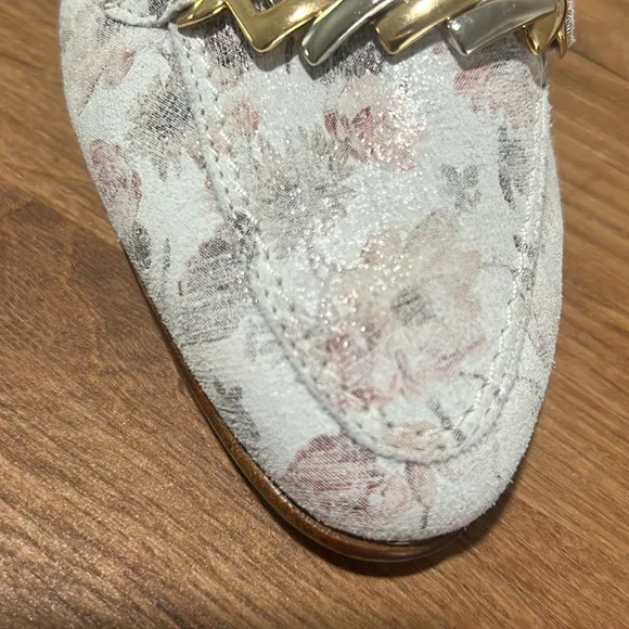 Amalfi by Rangoni Ostee White Brush Jardin Leather Flats Size 5.5 Reg. $235