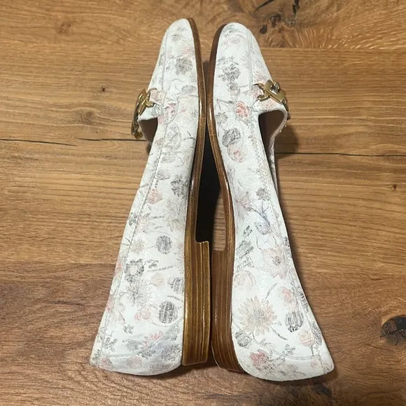 Amalfi by Rangoni Ostee White Brush Jardin Leather Flats Size 5.5 Reg. $235