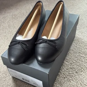 Ann Taylor leather cap toe ballet flats size 7.5 new
