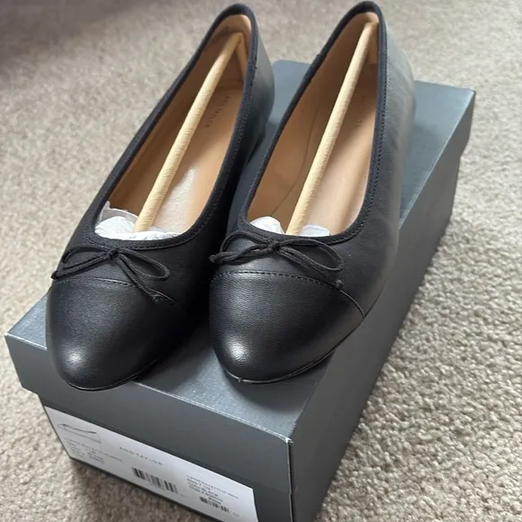 Ann Taylor leather cap toe ballet flats size 7.5 new