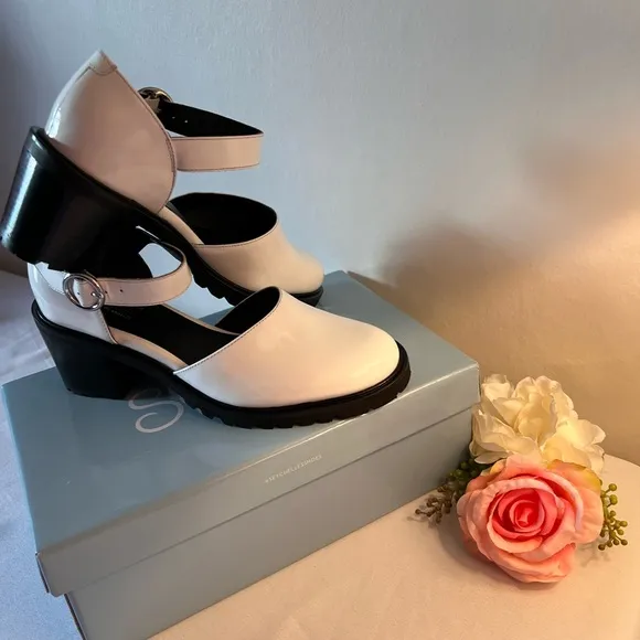 Anthropologie Seychelles Lock and Key Mary Jane Heels