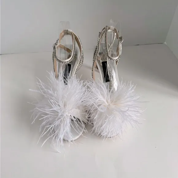 Antonio Melani Collection Aurora Feathered Rhinestone Embellished Sandals. Sz 10