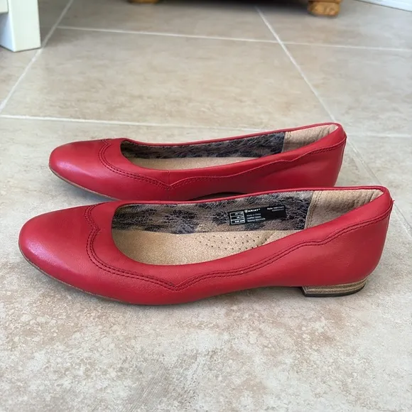 Ariat Dreamer Red Leather Ballet Flats Slip On Foam Insole Women's Size 7.5