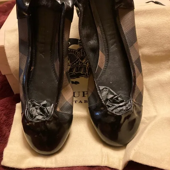 Authentic Burberry woman’s smoked brown ballerina shoe. Size European 36