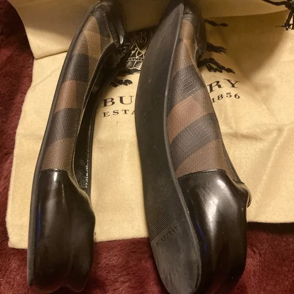 Authentic Burberry woman’s smoked brown ballerina shoe. Size European 36