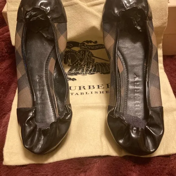 Authentic Burberry woman’s smoked brown ballerina shoe. Size European 36