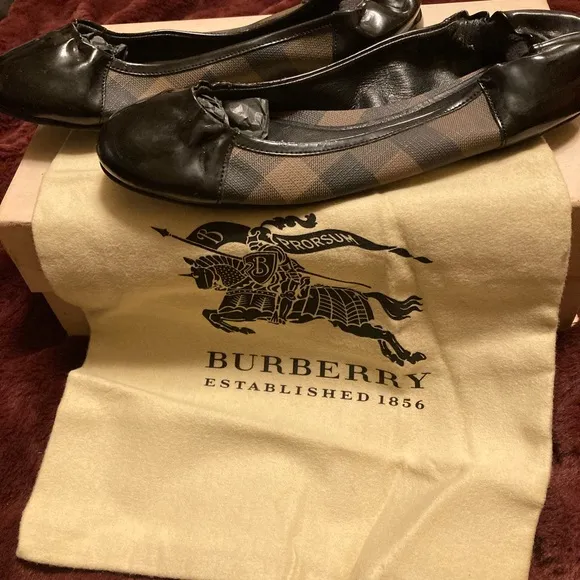 Authentic Burberry woman’s smoked brown ballerina shoe. Size European 36