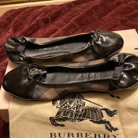 Authentic Burberry woman’s smoked brown ballerina shoe. Size European 36