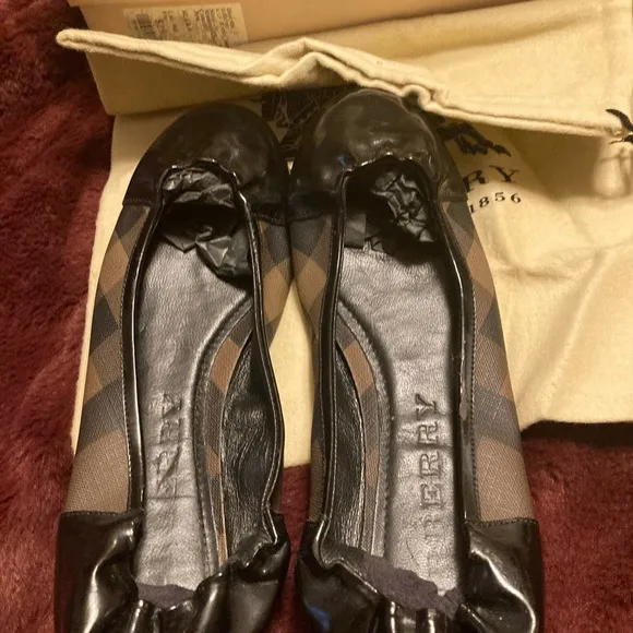 Authentic Burberry woman’s smoked brown ballerina shoe. Size European 36