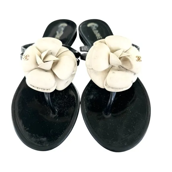 Authentic CHANEL White &amp; Black Camellia Flower Timeless Women’s Sandals 35 US 5