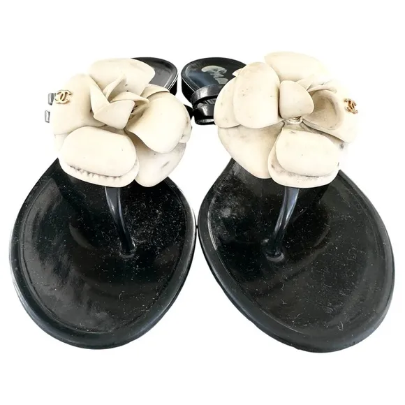 Authentic CHANEL White &amp; Black Camellia Flower Timeless Women’s Sandals 35 US 5