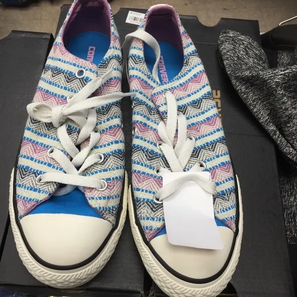 Authentic Converse By Chuck Taylor LowTop sneakers