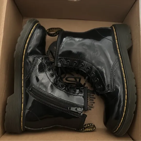 Authentic Dr. Martens little girls signature black lace up combat boots sz 13
