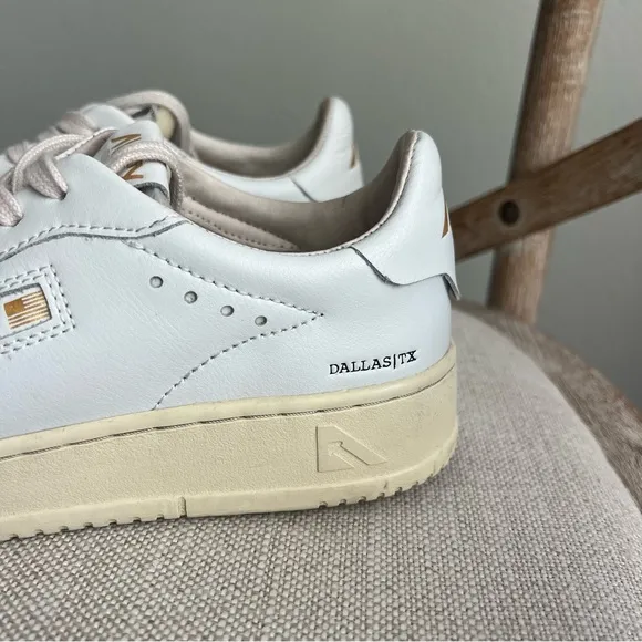 Autry Dallas Leather Low-Top Sneakers