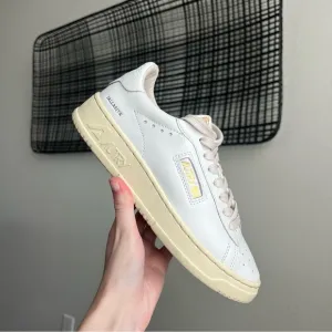 Autry Dallas Leather Low-Top Sneakers