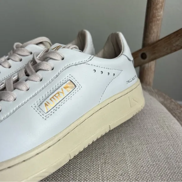 Autry Dallas Leather Low-Top Sneakers