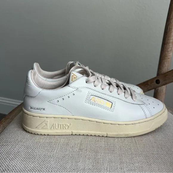 Autry Dallas Leather Low-Top Sneakers