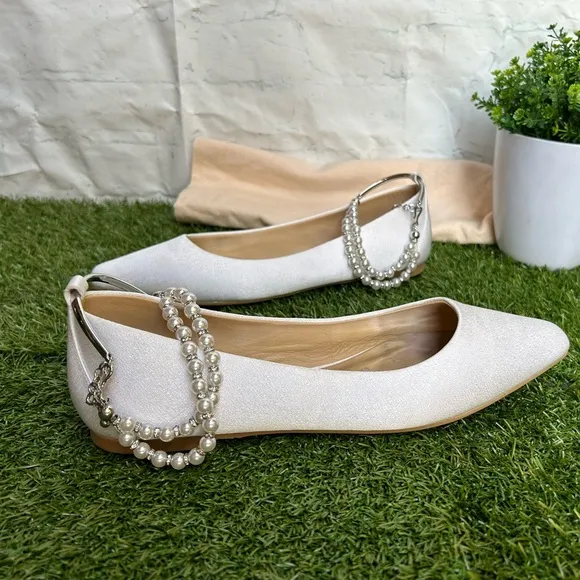 Badgley mischka London Pearl Ankle StrapFlats COLOR: SOFT WHITE$198 NEW