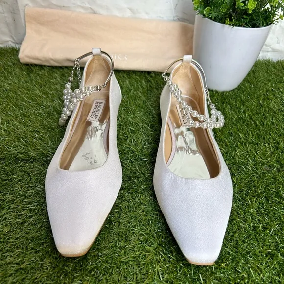 Badgley mischka London Pearl Ankle StrapFlats COLOR: SOFT WHITE$198 NEW
