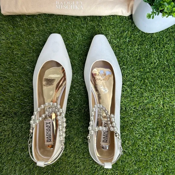 Badgley mischka London Pearl Ankle StrapFlats COLOR: SOFT WHITE$198 NEW