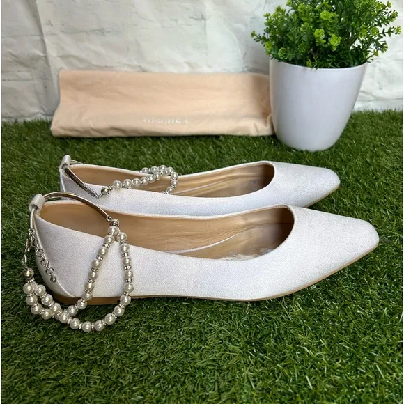 Badgley mischka London Pearl Ankle StrapFlats COLOR: SOFT WHITE$198 NEW