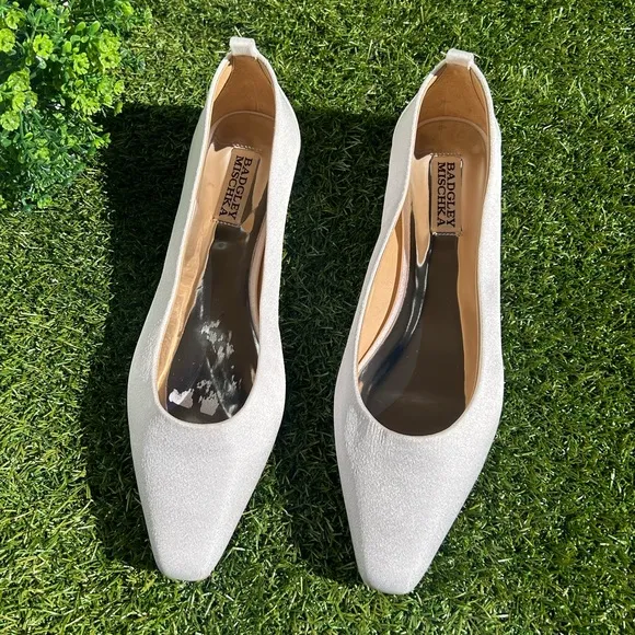Badgley mischka London Pearl Ankle StrapFlats COLOR: SOFT WHITE$198 NEW