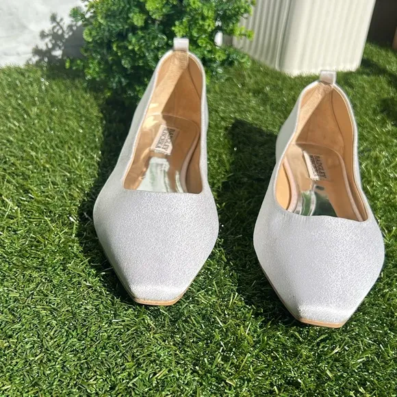 Badgley mischka London Pearl Ankle StrapFlats COLOR: SOFT WHITE$198 NEW