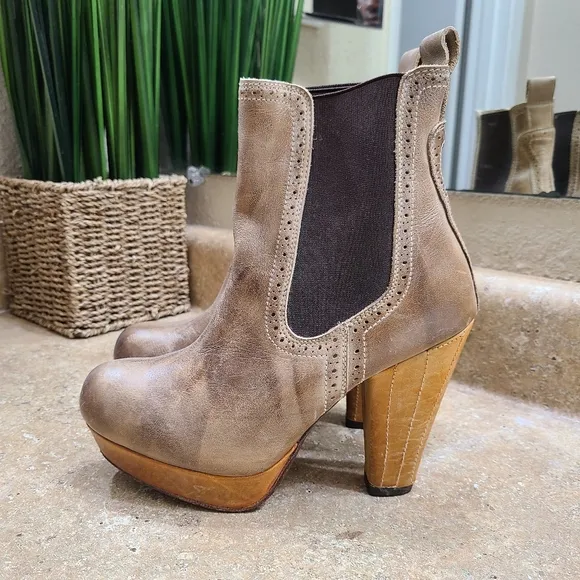 BED STU Brahmin Chelsea Pull On Heeled Boots 7.5 Brown Leather