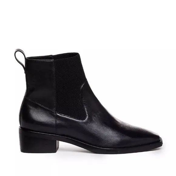 Bernardo Hayes Chelsea Black Antique Boot