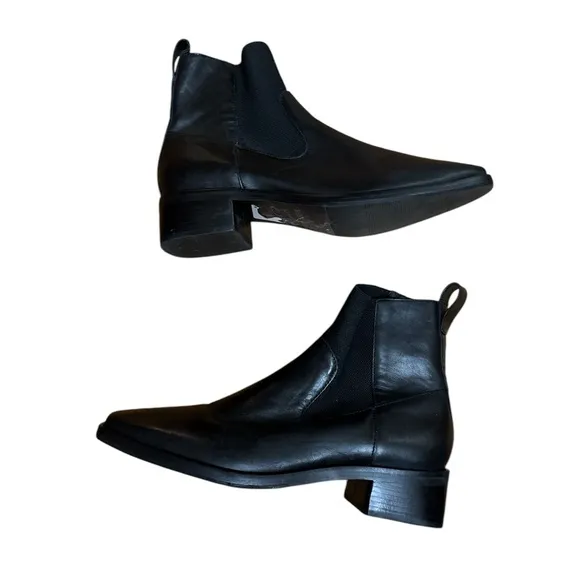 Bernardo Hayes Chelsea Black Antique Boot